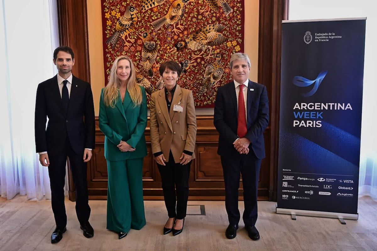 Karina Milei con Luis Caputo e inversores en Francia argentina week