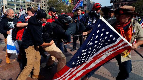 Tensión en EE.UU.: manifestantes a favor y en contra de Trump se enfrentaron con la Policía en Boston