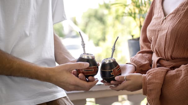 No es calentar de más el agua: un error muy común anula los beneficios del mate