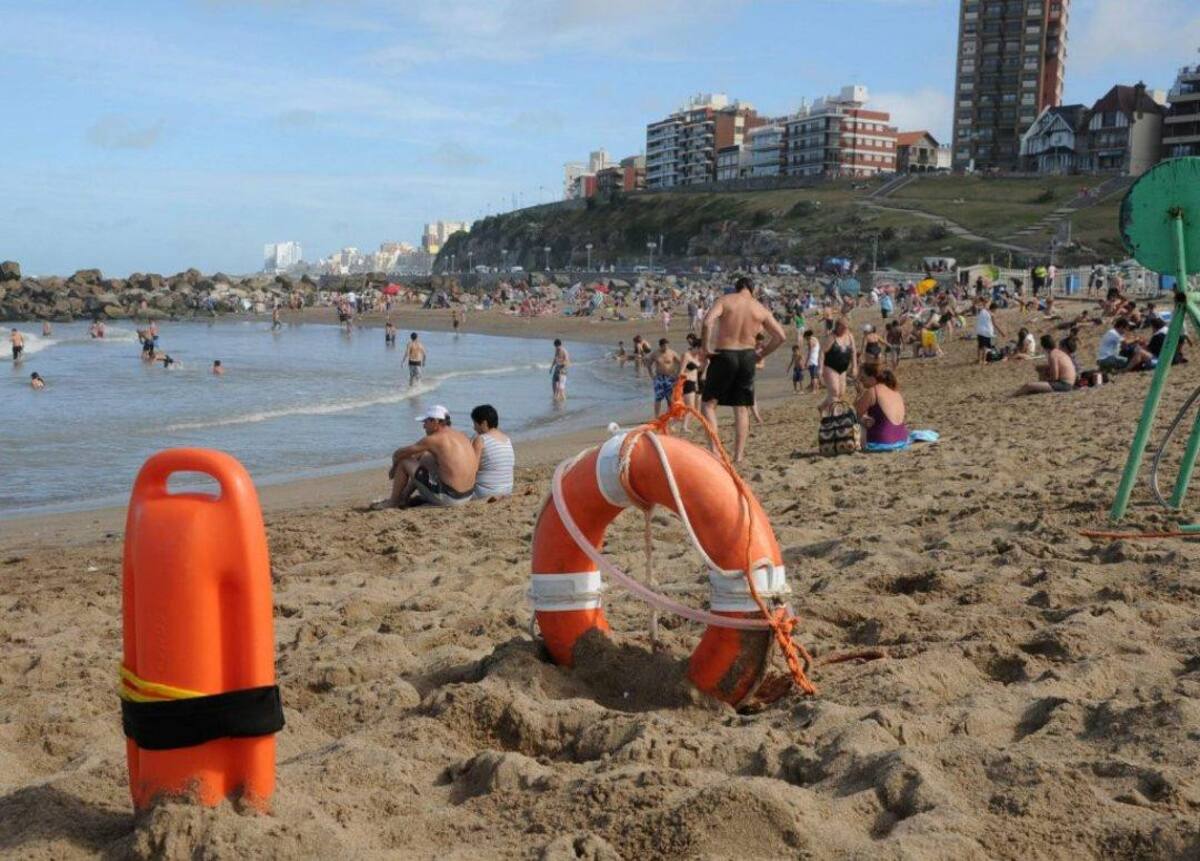 Guardavidas en la playa de Mar del Plata