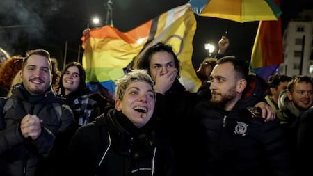 Festejos por la sanción del matrimonio igualitario en Grecia. Foto: REUTERS.