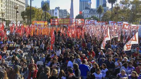 Acto de agrupaciones de izquierda en Plaza de mayo, Foto NA