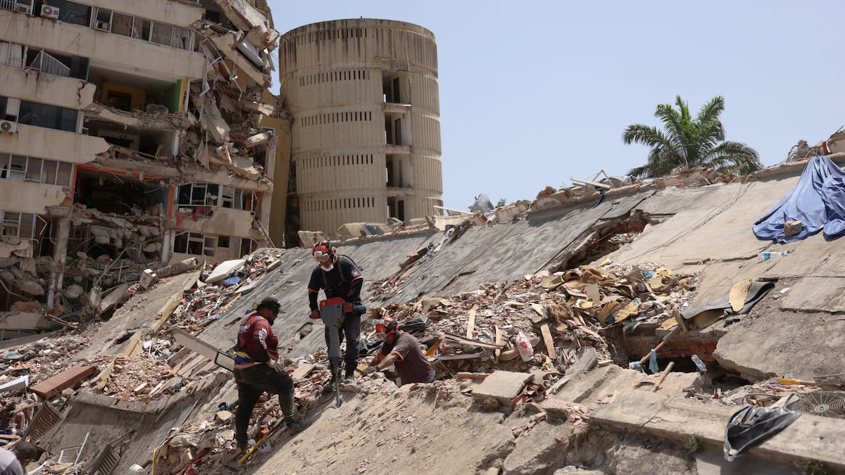 Trabajos a un mes del terremoto en Venezuela.