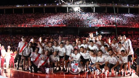 Fiesta en el Monumental, aniversario de River campeón