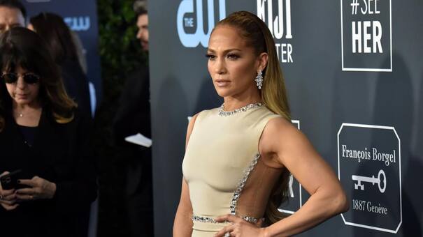 Los looks más sensuales de la alfombra azul de los Critics' Choice Awards
