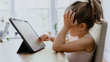 Las consecuencias del uso de tecnología en niños pequeños. Foto: Unsplash.
