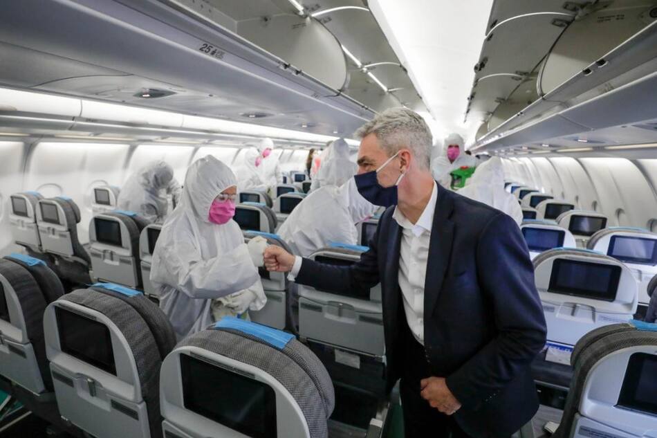 Meoni participó de presentación de nueva tecnología para desinfección de aviones de Aerolíneas Argentinas