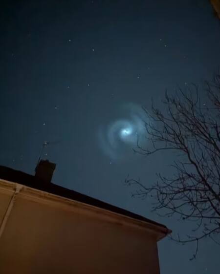 Espiral azul visto en Gran Bretaña. Fuente: Capturas.