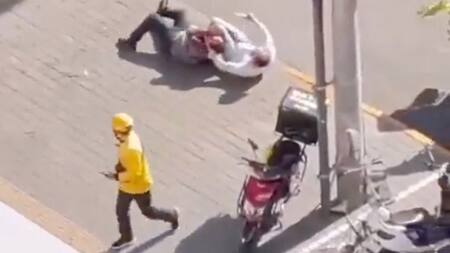 Ataque con un cuchillo a un diplomático de la Embajada de Israel en Beijing. Foto: REUTERS.