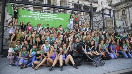 Marcha a favor del Aborto - debate sobre la despenalización en Diputados (NA)