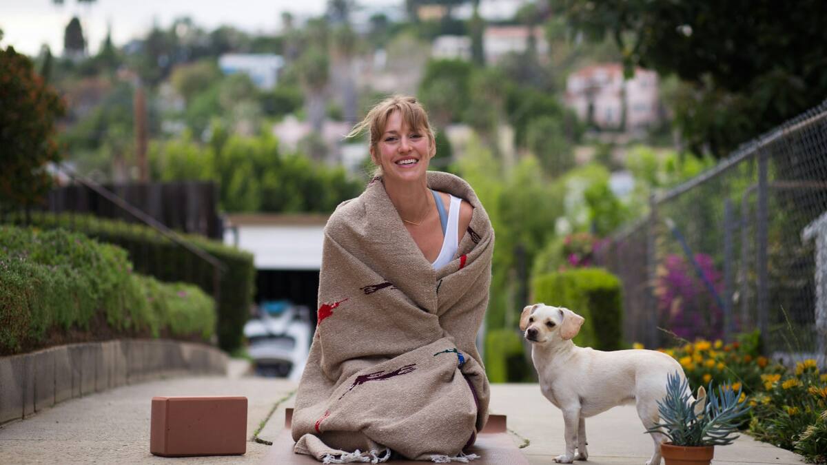 "Puppy yoga", prohibido en Italia. Foto: Unsplash.