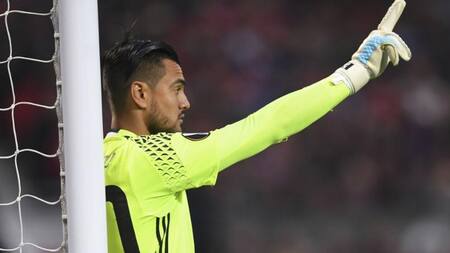 "Chiquito" Romero se recupera de una lesión y define su futuro. Foto: NA.