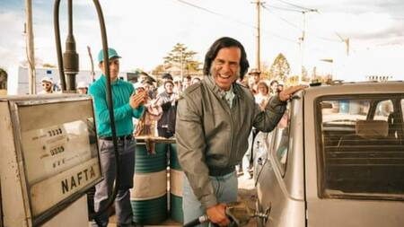 Nuevas fotos oficiales de la serie biográfica de Menem. Foto: Facebook/CuatroBastardos