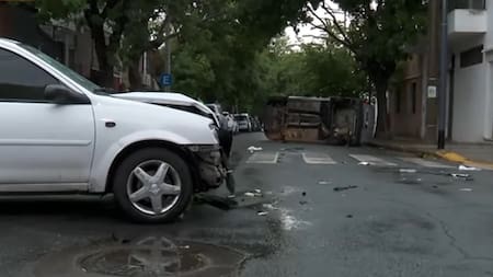Violento choque y vuelco en el barrio de Saavedra: hay cinco heridos
