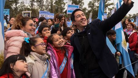 Los alumnos de 4to año de las escuelas primarias de Malvinas Argentinas, realizaron la Promesa de Lealtad a la Bandera