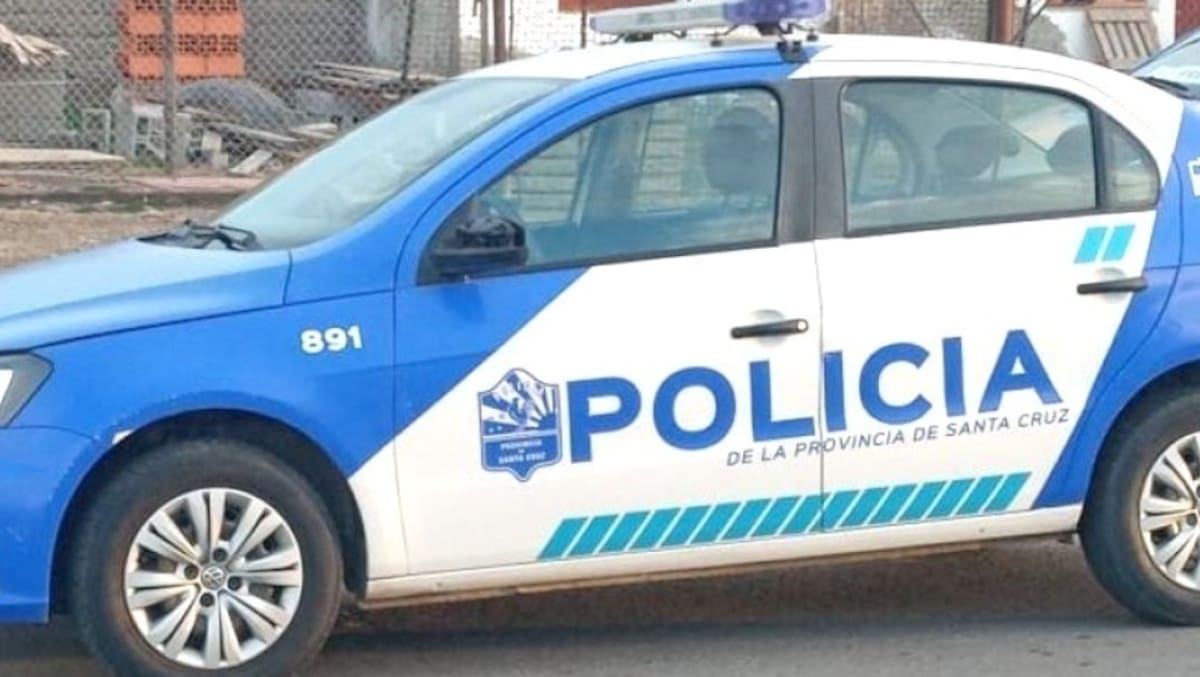 Un hombre dejó encerrada a su hija para irse a bailar
