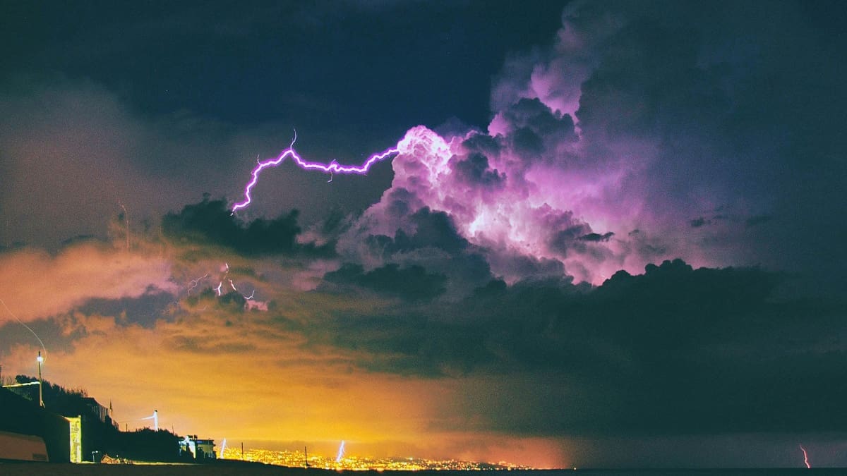 Alerta roja por tormentas intensas en Buenos Aires y otras provincias del país.