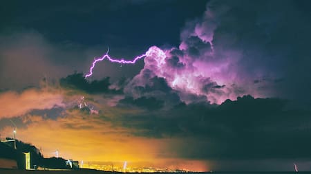 Alerta roja por tormentas intensas en Buenos Aires y otras provincias del país: hasta cuándo durará el mal clima