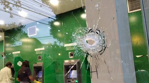 Imágenes impactantes del ataque mafioso a un banco de Rosario