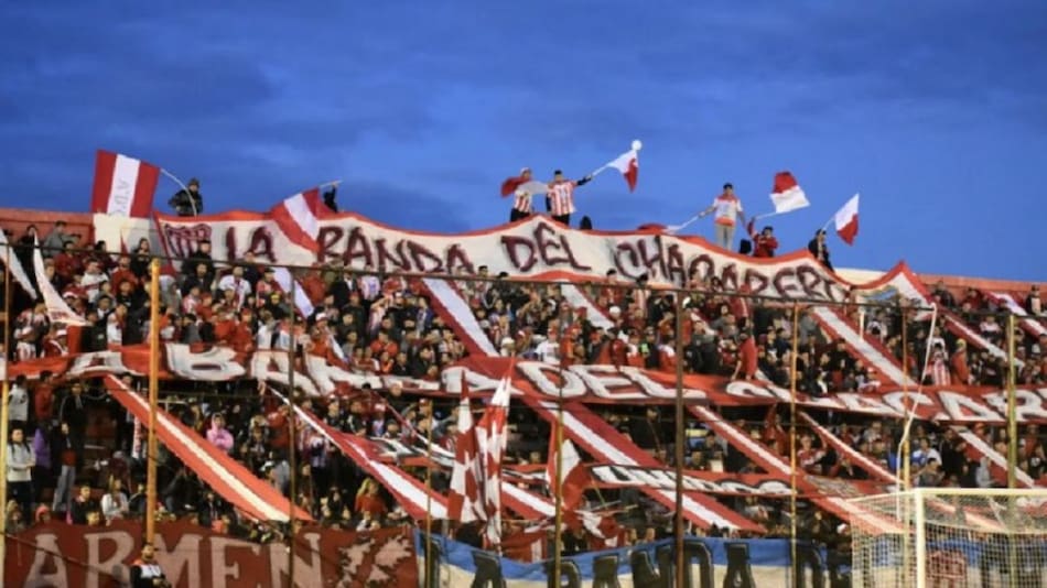 Hinchada der San Martín de Mendoza. Foto: NA.