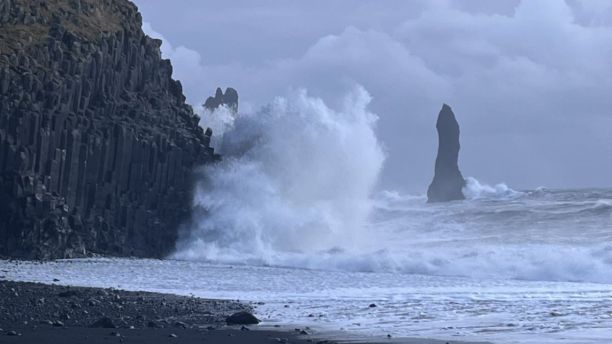 Reynisfjara, Islandia. Foto X @CHSICELAND18