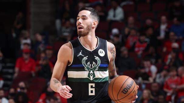 Luca Vildoza debutó en la NBA en el triunfo de Milwaukee Bucks ante Chicago Bulls