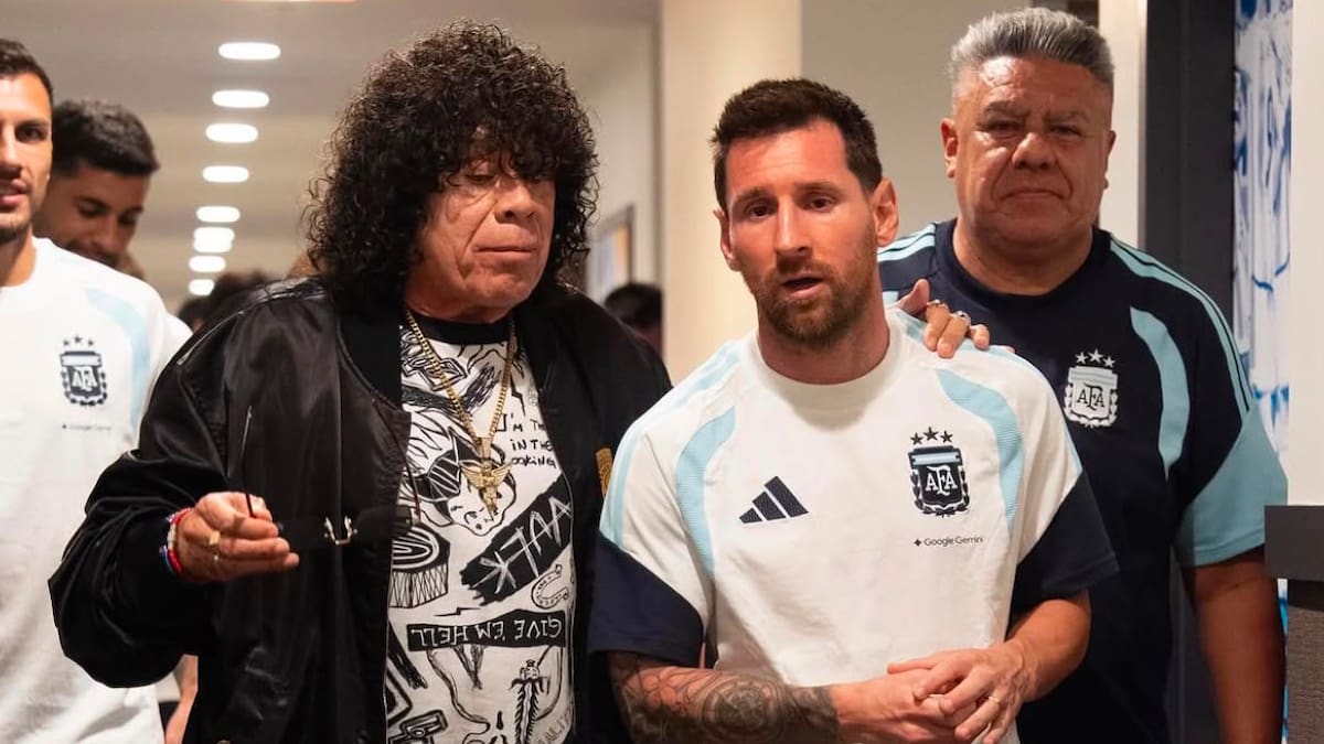 La Mona Jiménez conoció a Lionel Messi, al resto de la Selección Argentina y cantó para ellos en Estados Unidos.