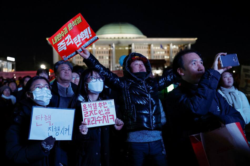 Festejos en Corea del Sur tras la destitución de Yoon Suk-yeol. Foto: Reuters.