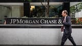 Tras la victoria del oficialismo en las elecciones: JP Morgan cambió las previsiones del riesgo país y el dólar