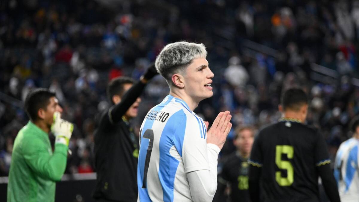 Alejandro Garnacho ya se puso la camiseta de la Selección Argentina. Foto: EFE.