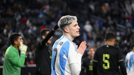 Alejandro Garnacho ya se puso la camiseta de la Selección Argentina. Foto: EFE.