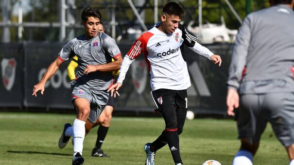 Puesta a punto: River Plate disputó una serie de tres amistosos ante Tigre en el predio Ezeiza