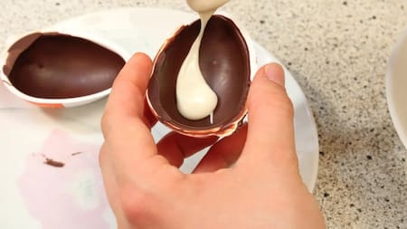 Cómo hacer huevo Kinder casero. Foto NA.