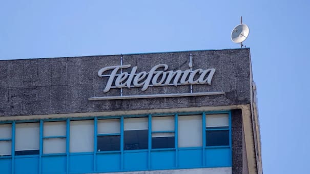 Problemas para Telefónica: una deuda millonaria amenaza la venta de su filial en México