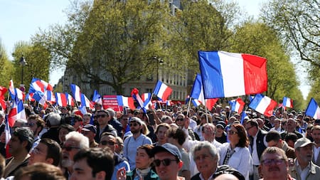 Ciudadanos franceses, en alerta. Foto: Reuters/Gonzalo Fuentes