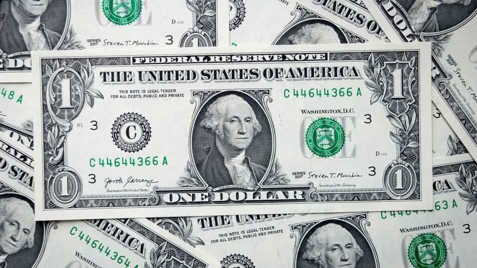 Dólar. Foto: Unsplash.