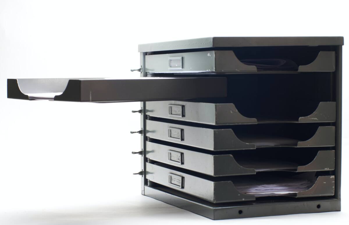 Los organizadores son la mejor forma de almacenamiento para los papeles de la casa. Foto: Unsplash.