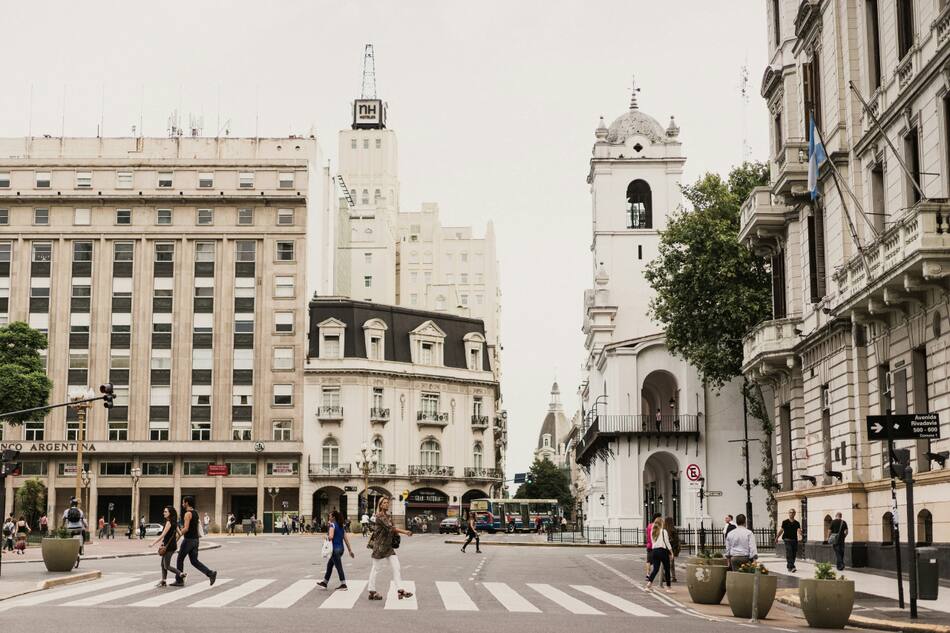 Plaza de Mayo, un paseo ideal en familia. Foto: Unsplash