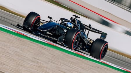 Nunca antes visto en la Fórmula 1: Aston Martin sorprendió en los test de pretemporada con una “luz azul” en su monoplaza