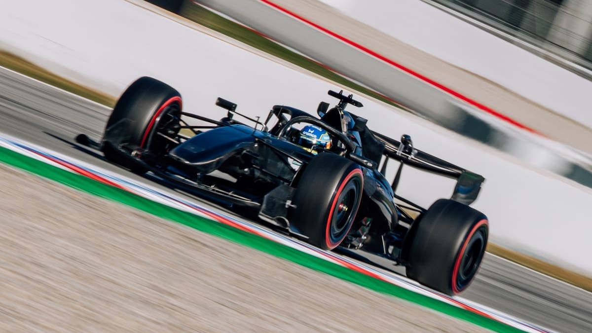 Nunca antes visto en la Fórmula 1: Aston Martin sorprendió en los test de pretemporada con una “luz azul” en su monoplaza