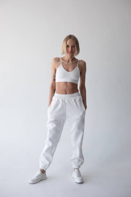 Pantalón recto. Foto: Freepik.