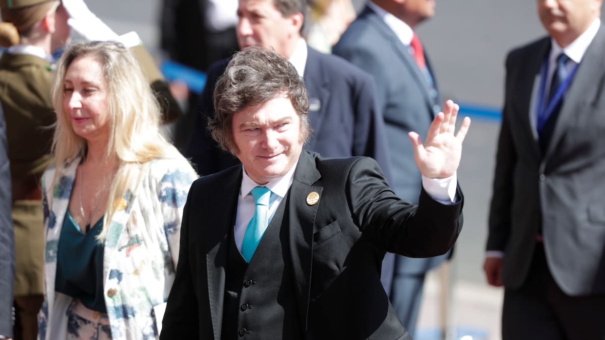 El presidente argentino presenció la asunción de José Kast como nuevo presidente.