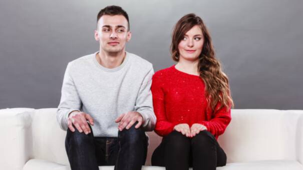 Los argentinos, entre los que menos toleran los silencios: ¿cuáles son los momentos más incómodos?