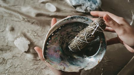 Los rituales que se pueden hacer todos los lunes para atraer la prosperidad. Foto Unsplash.