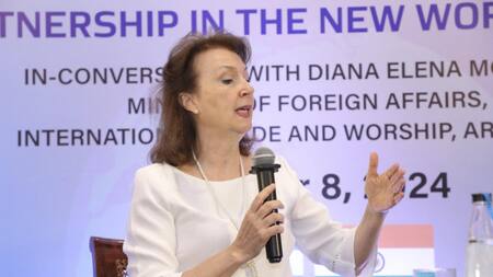 Diana Mondino, canciller de Argentina, en su viaje a India. Foto: EFE.