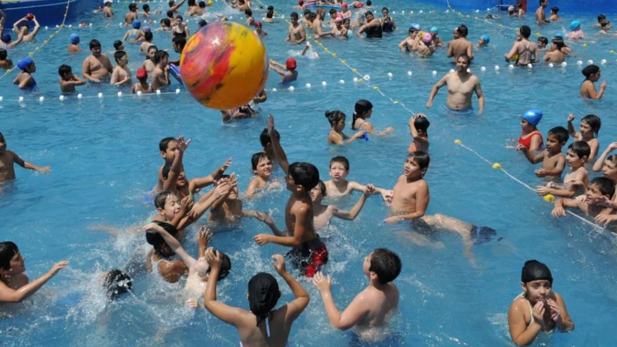 Colonia de vacaciones, pileta, verano, NA