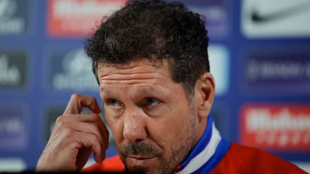 Del enojo a la sonrisa: la efusiva respuesta del Cholo Simeone ante la consulta por los dichos de Julián Álvarez
