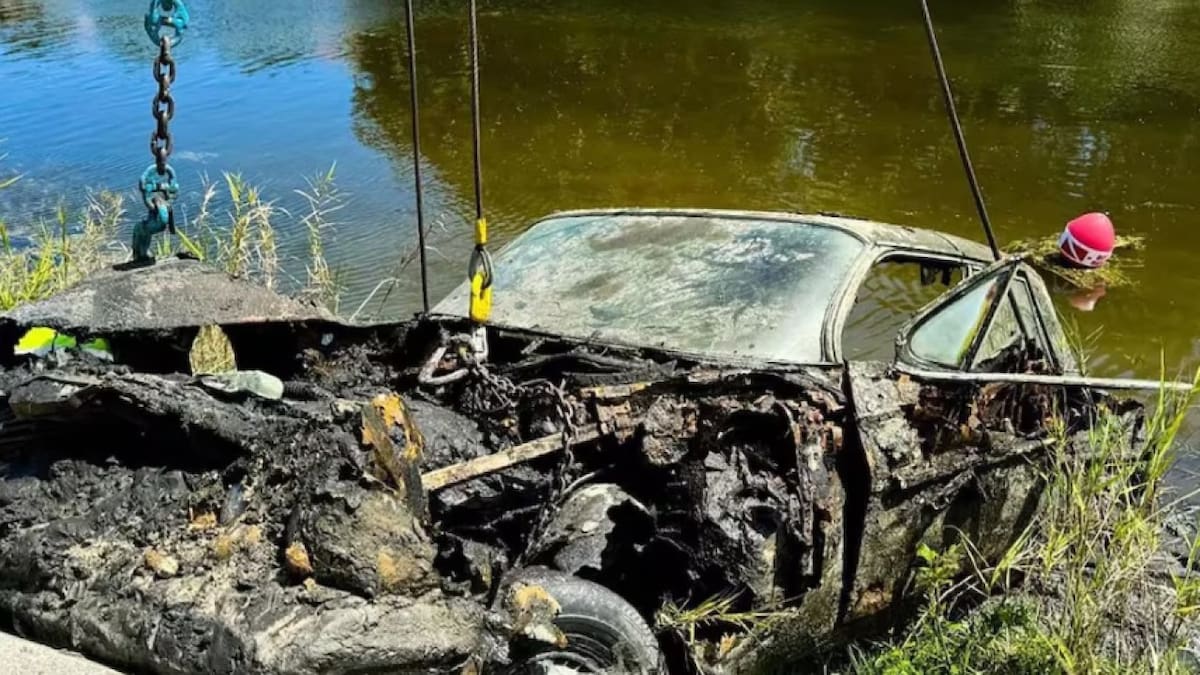 Hallazgo de cadáveres en un auto sumergido en Estados Unidos. Foto: @JoelF Oficial.