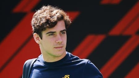 ¿Nuevo romance? Franco Colapinto fue visto a los besos y abrazos con una famosa en un boliche: “Se fueron juntos”