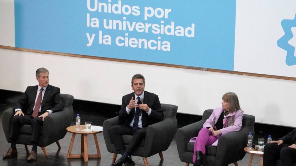 Sergio Massa y la Universidad. Foto: Ministerio de Economía.